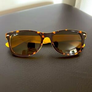 Tortoise shell / yellow New Wayfarers, RayBan